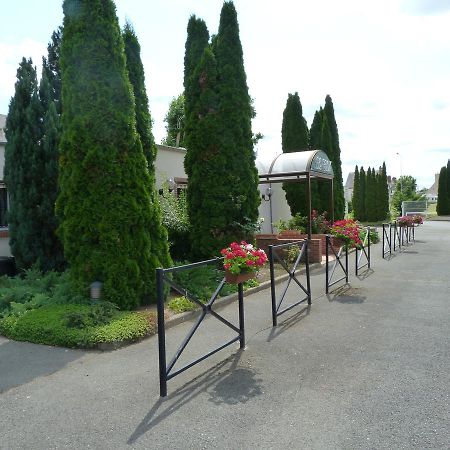 Hostellerie Du Chateau Saint-Pere-sur-Loire Екстериор снимка