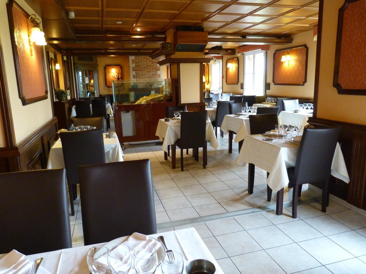 Hostellerie Du Chateau Saint-Pere-sur-Loire Екстериор снимка